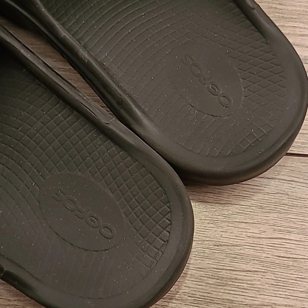OOFOS Ooahh Black White Slip On Rubber Mens Sz 10 Slide Sandals Shoes‎ Unisex